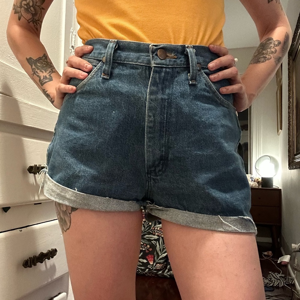 wrangler cut off shots size 26